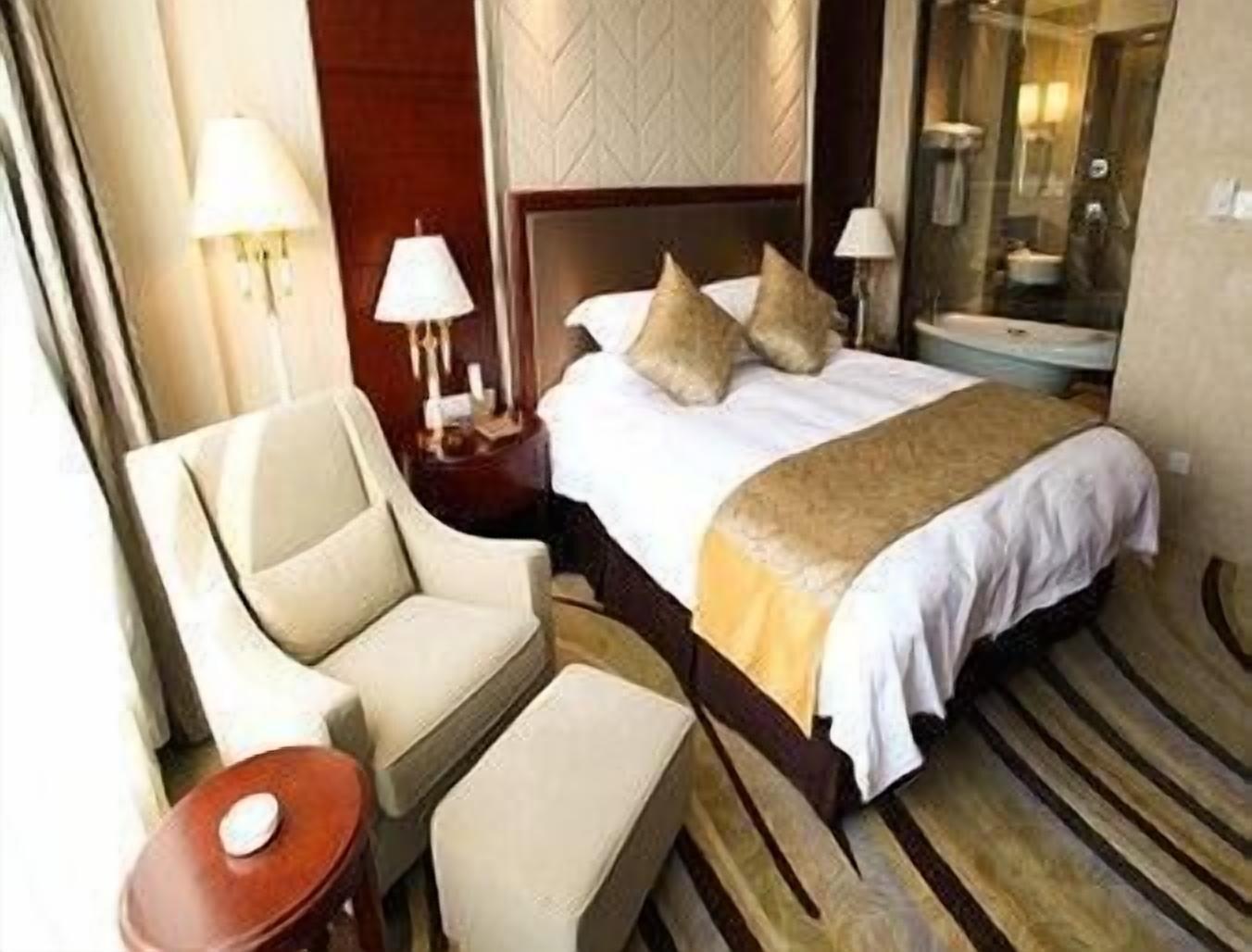 Ramada Yangzhou Baoying Hotel Exterior photo